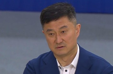 轰下45+19+11！广东内线又又被吊打，萨林杰戴耳机玩手机引争议